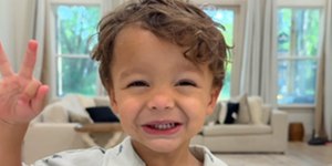 Criança famosa no TikTok morre aos 2 anos após acidente de carro