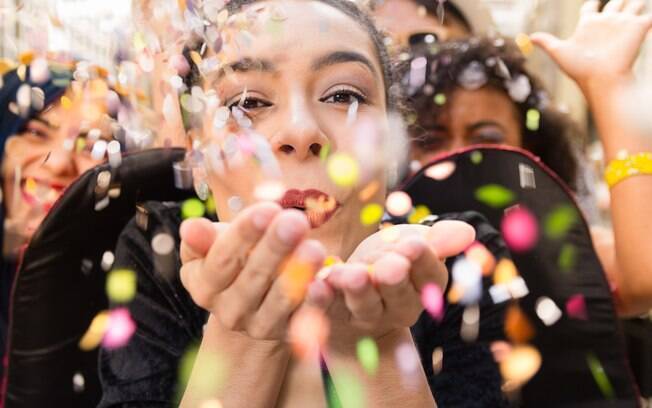 Fantasias de carnaval podem parecer engraçadas, mas nem todas são tão divertidas assim; veja o que evitar na folia