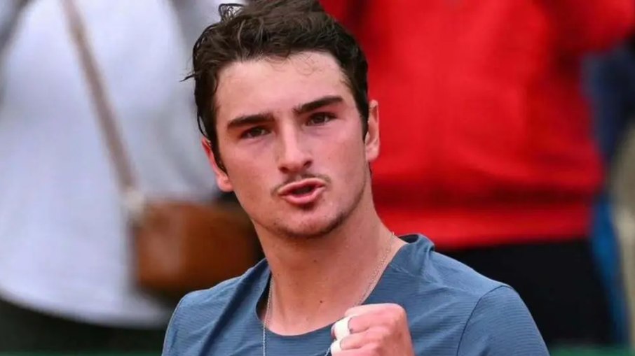 João Fonseca faz sua estreia em Roland Garros neste domingo (24)