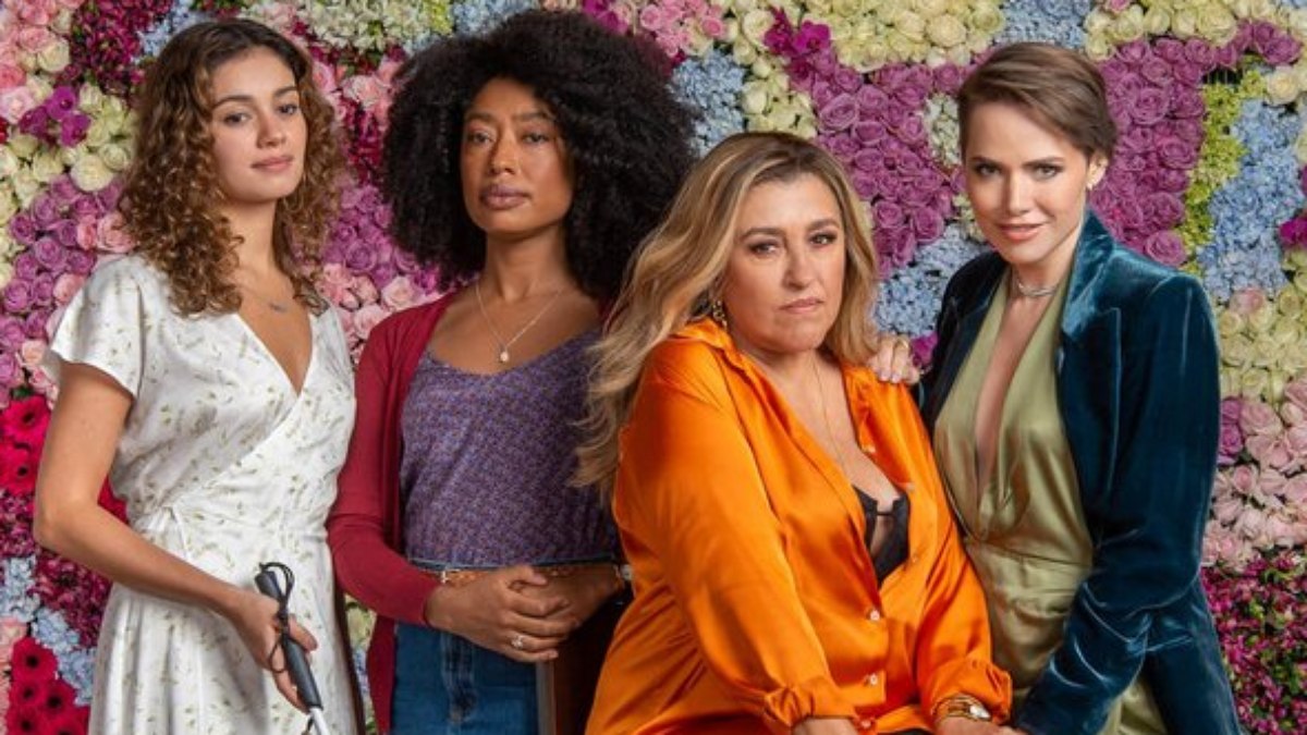 Ator de Todas as Flores expõem caso de homofobia no set de filmagens 