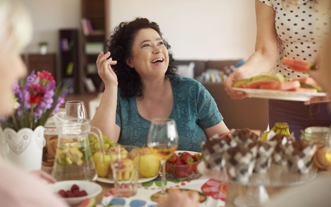 Menopausa muda o corpo e pede atenção à alimentação saudável