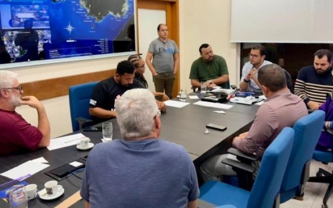 Servidores de São Sebastião mantêm greve por reajuste salarial Servidores de São Sebastião mantêm greve por reajuste salarial
