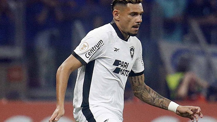 Botafogo%20descarta%20fratura%20em%20Arthur%20Chaves%20
