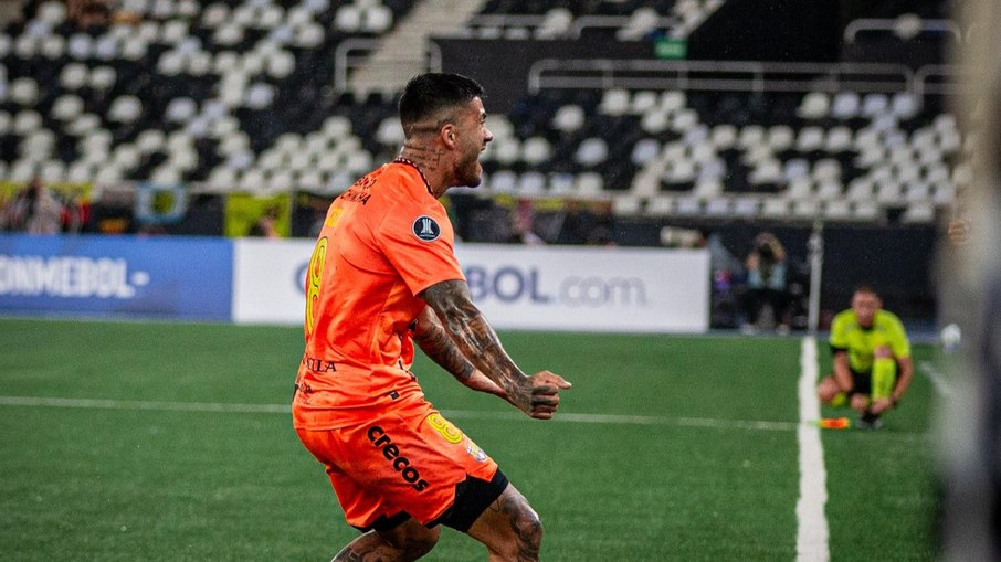 Milton Céliz abriu o placar para o Barcelona de Guayaquil no Nilton Santos