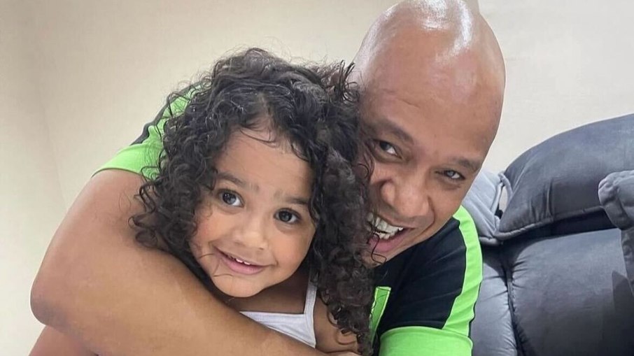 Anderson Leonardo com Alice, filha caçula dele