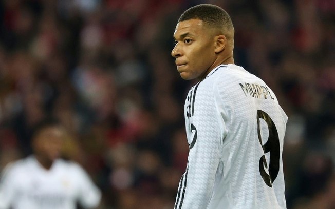 Kylian Mbappé durante jogo do Real Madrid contra o Lille pela Liga dos Campeões