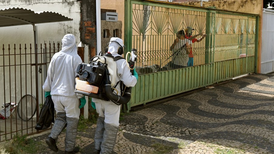 Nebulização contra a dengue no bairro São Bernardo