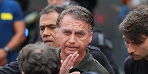 Bolsonaro é diagnosticado com câncer de pele