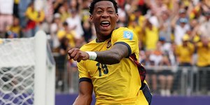 Atacante do Flamengo salva, Equador bate Alemanha e se classifica
