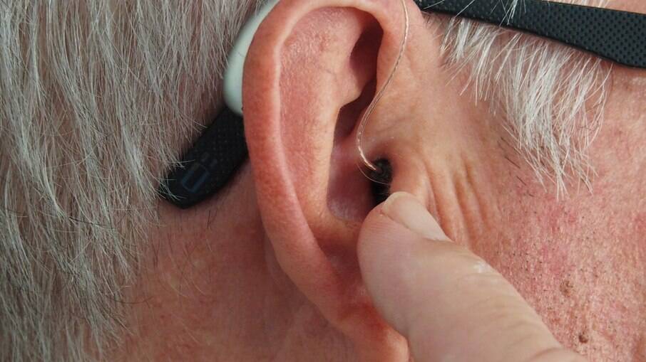 Tratamento inovador desenvolvido por pesquisadores do MIT, nos Estados Unidos, promete regenerar células ciliadas do ouvido e restaurar a audição