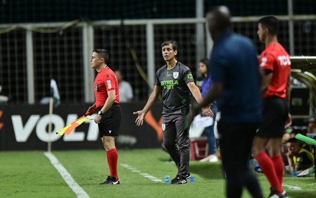Bustos fala sobre atuação do América contra o Coritiba: “Acredito que foi o pior jogo de todos que fizemos até agora.” Bustos fala sobre atuação do América contra o Coritiba: “Acredito que foi o pior jogo de todos que fizemos até agora.”
