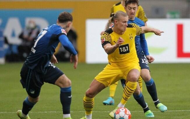 Haaland e Reus marcam, e Borussia Dortmund vence o Hoffenheim pelo Campeonato Alemão