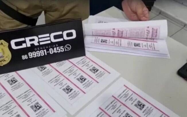 Polícia de Teresina apreende mais de 200 ingressos falsos de Altos x Flamengo e detém dois homens Polícia de Teresina apreende mais de 200 ingressos falsos de Altos x Flamengo e detém dois homens