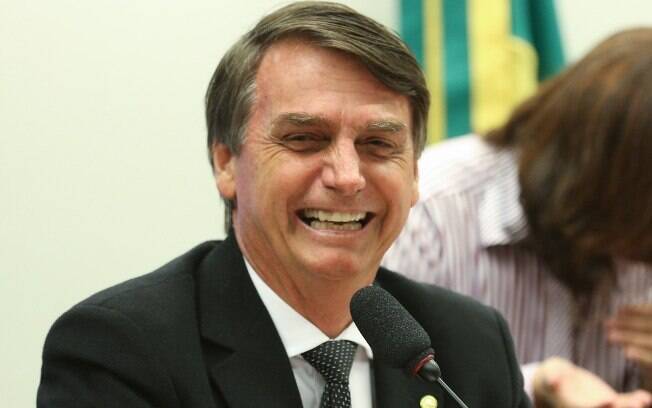 'Não houve, até o momento, nenhum debate! Do que eu tô fugindo?', perguntou Jair Bolsonaro, em vídeo publicado ontem