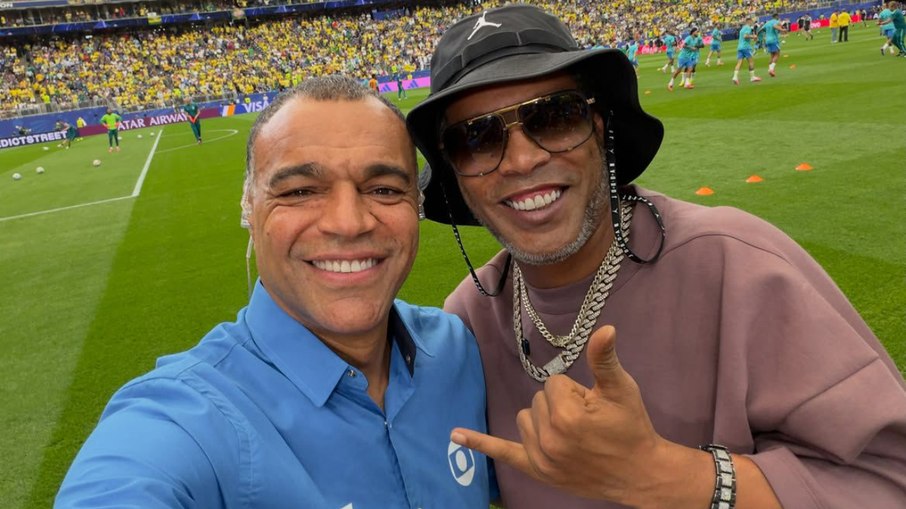 Denilson enfrenta problemas durante entrevista com Ronaldinho Gaúcho