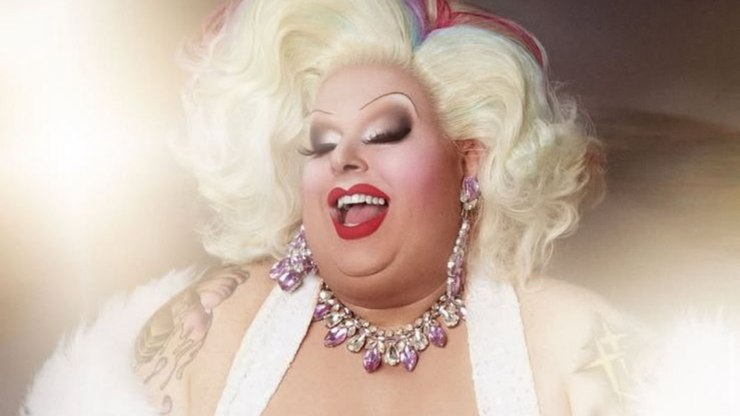 Maxi Shield, de RuPaul’s Drag Race, morre aos 51 anos