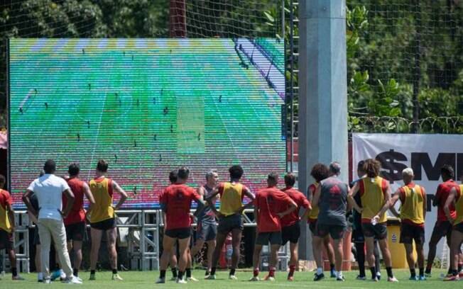 Formação com três zagueiros deve ser utilizada por Paulo Sousa até Flamengo x Fluminense
