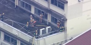 Incêndio em escola de Tóquio deixa 11 feridos