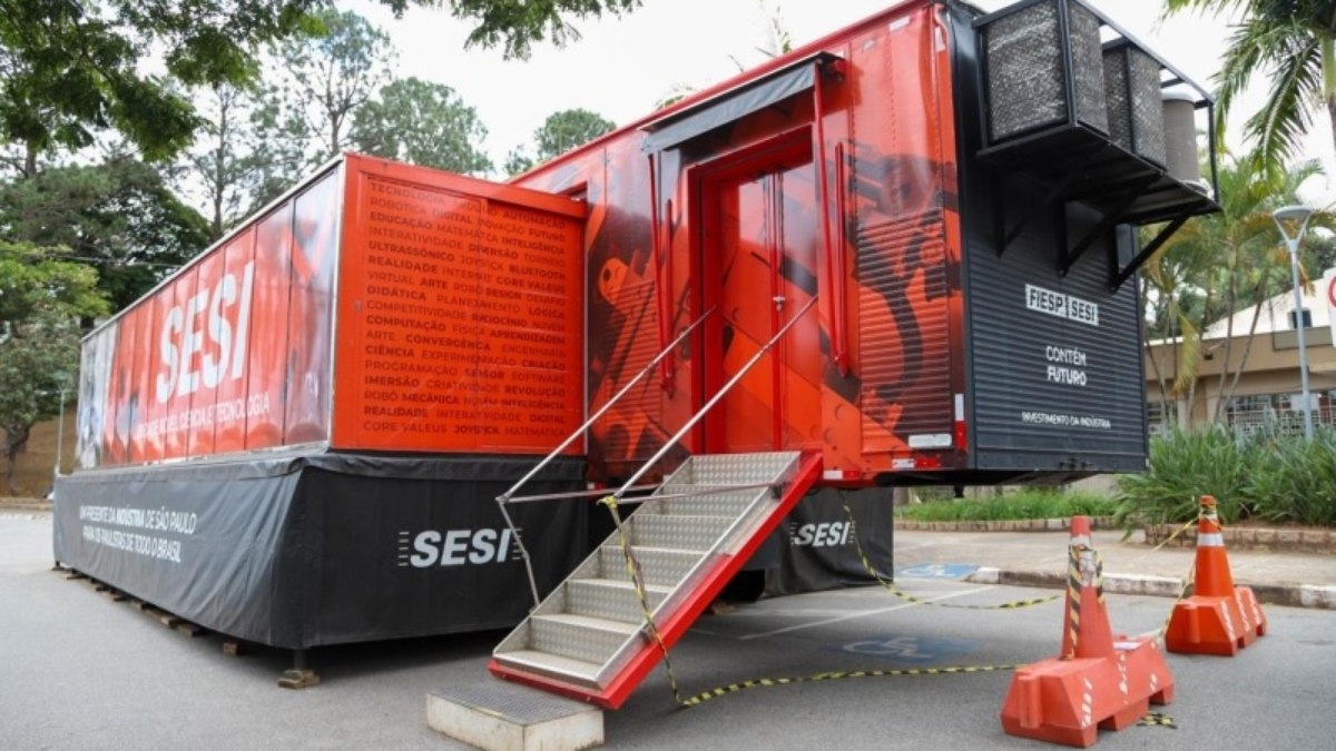 Unidade Móvel de Ciência e Tecnologia está instalada no Centro de Convivência