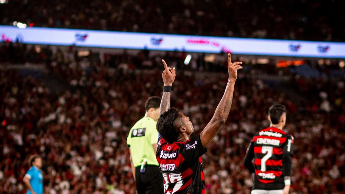 Bruno Henrique celebra gol contra o Santos Bruno Henrique celebra gol contra o Santos