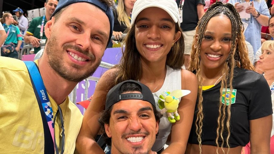 Gabriel Medina publica foto com Rayssa Leal, Rebeca Andrade e Bruninho em Paris