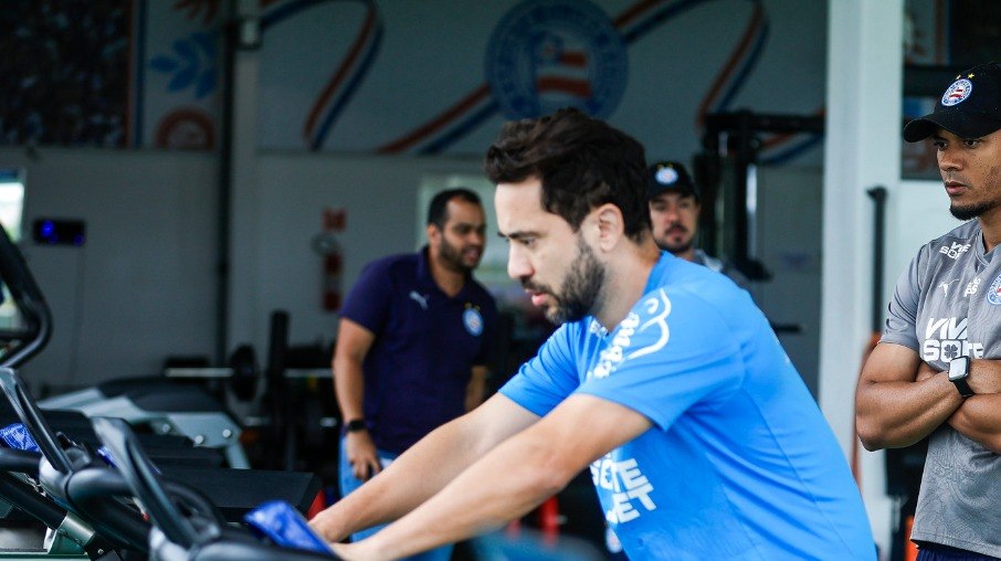 Everton Ribeiro retornou aos treinos após recuperação do cancêr