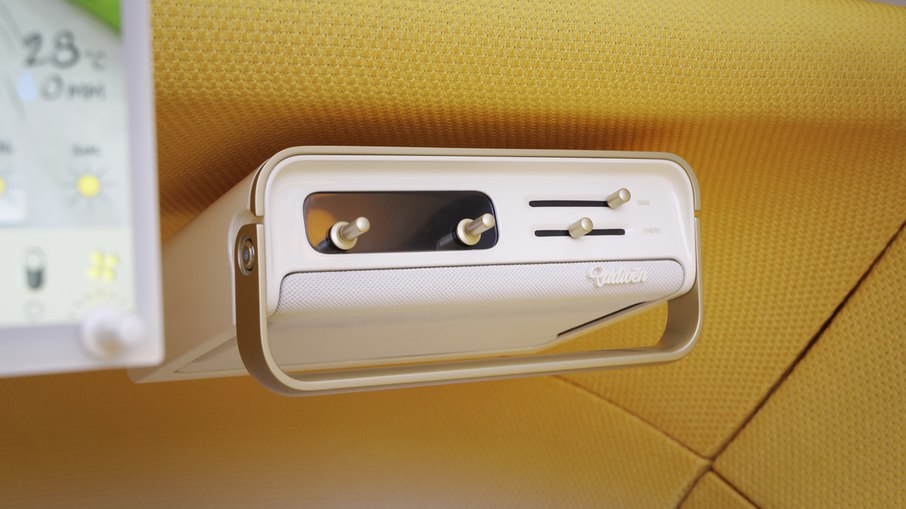 Detalhe dos comandos instalados no painel do Citroën 2CV Concept mostra a proposta de reduzir a quantidade de elementos no interior do veículo.