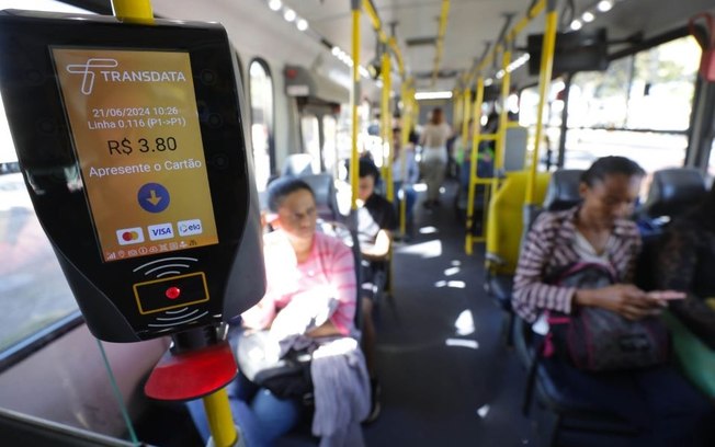 Mais de mil ônibus do DF já aceitam cartões de crédito e débito como forma de pagamento