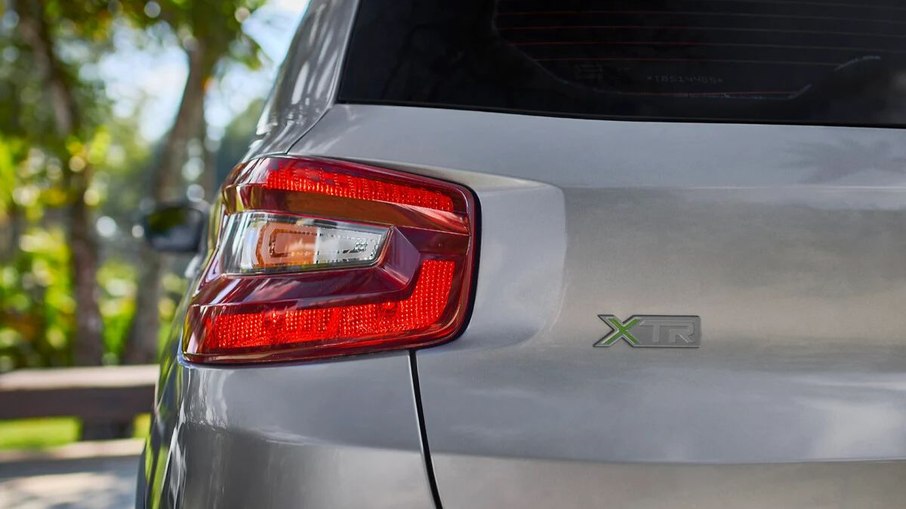 Emblema XTR na traseira do veículo Emblema XTR na traseira do veículo