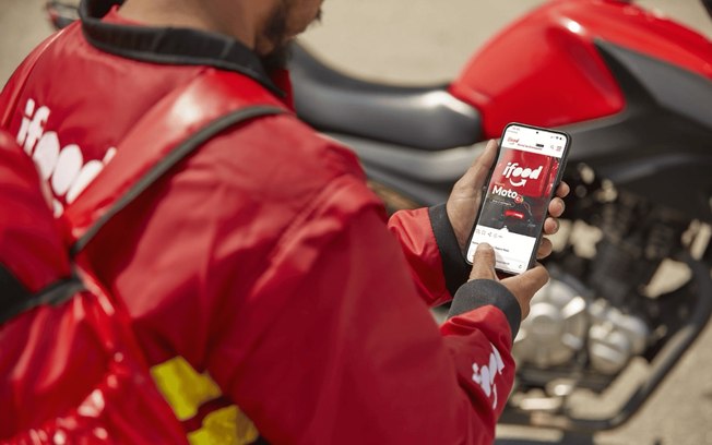 iFood oferece educação para 16 mil entregadores e familiares