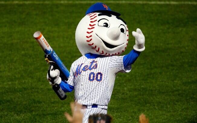 Mr. Met%2C mascote do New York Mets%2C time de beisebol dos EUA%2C se envolveu em grande polêmica