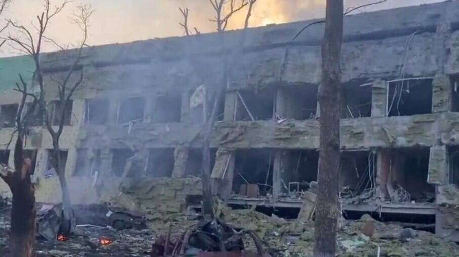 Hospital localizado em Mariupol, na Ucrânia, foi bombardeado várias vezes