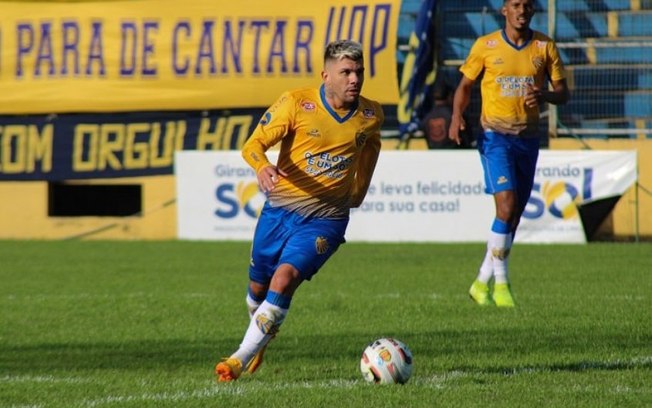 Ex-joia do Palmeiras, atacante Chico se destaca no EC Pelotas