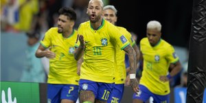 Seleção desmente Santos; lesão de Neymar é mais grave