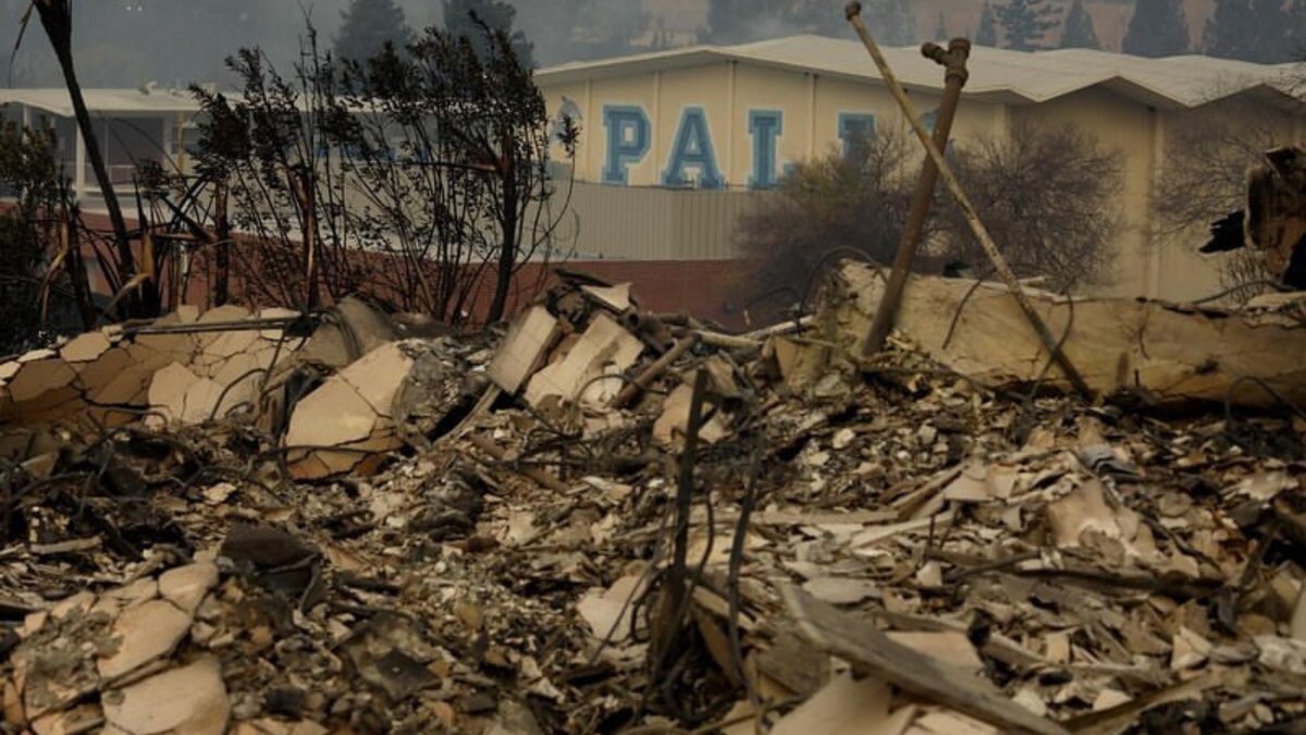 Escola de 'Carrie, a Estranha' e 'Sexta-feira muito louca' é destruída pelo fogo em LA