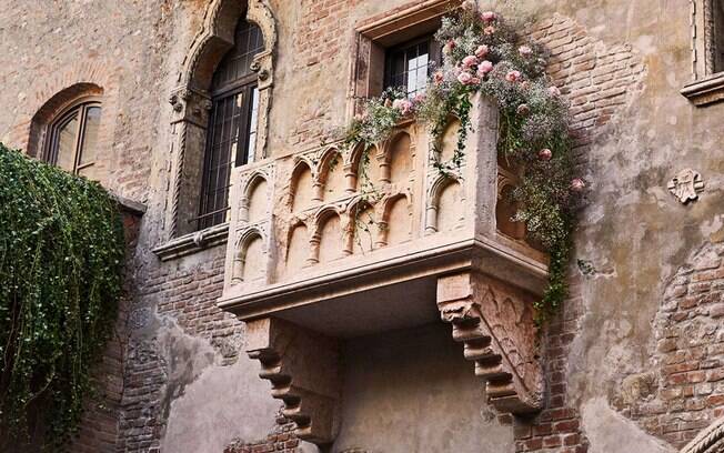 A sacada onde teria acontecido a declaração de amor de Julieta para Romeo é famosa em Verona