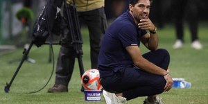 Abel Ferreira diz entender Neymar e detona gramados no Brasil