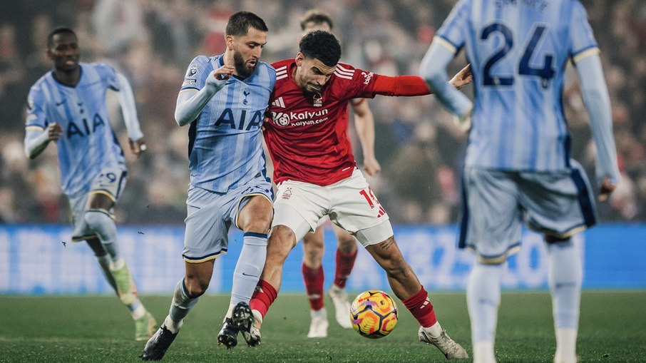 Nottingham Forest bate Tottenham e quebra marca histórica no Boxing Day