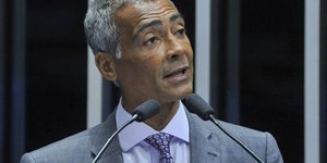 Atacante vê seleção com nível de Ronaldo, Ronaldinho e Romário