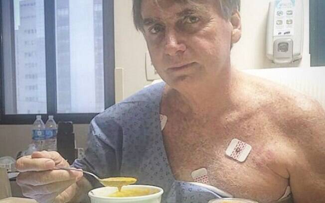 Bolsonaro postou foto tomando sopa nas redes sociais