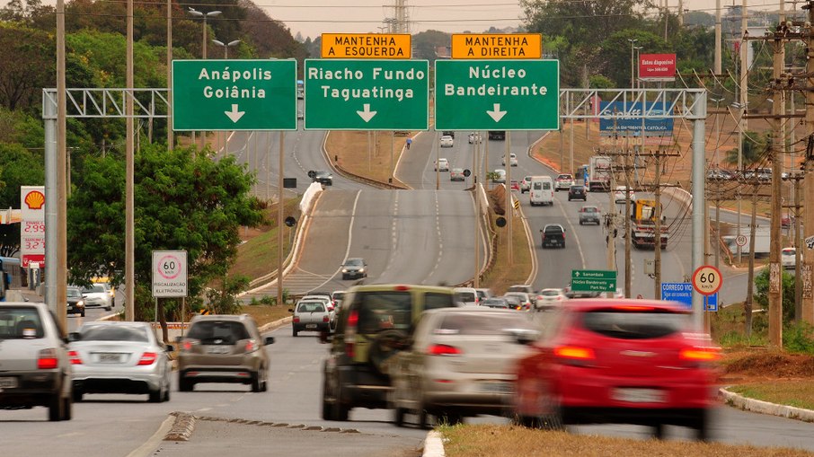 As rodovias do DF são geridas pelo Departamento de Estradas de Rodagem (DER-DF)