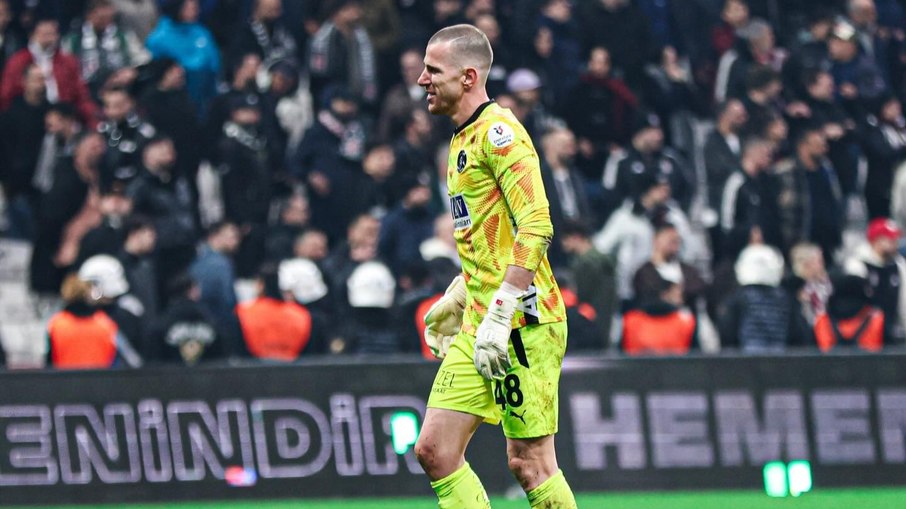 Ex-estrelas de Arsenal e Juve param em ex-goleiro do Flamengo Ex-estrelas de Arsenal e Juve param em ex-goleiro do Flamengo