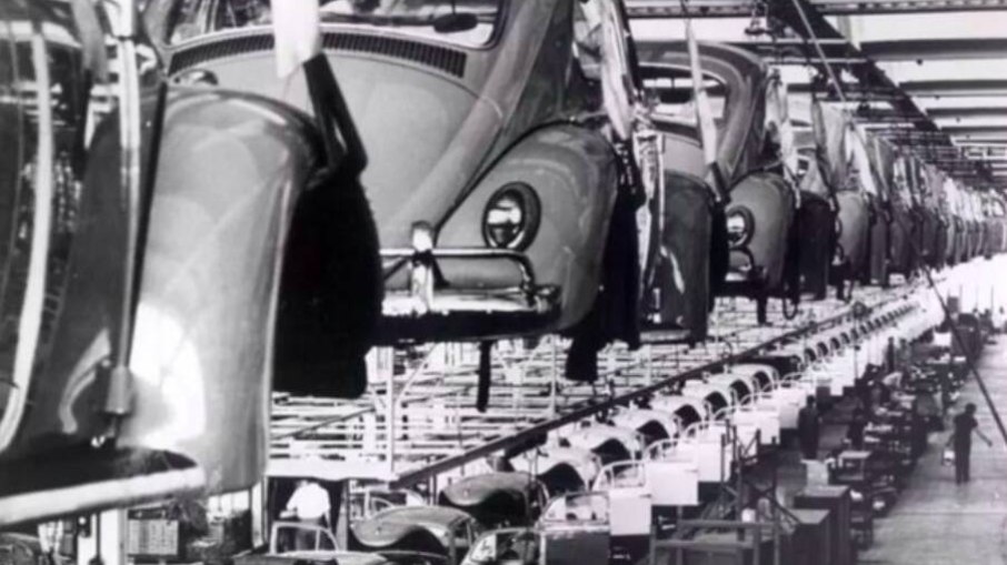 Fábrica da Volkswagen na década de 70