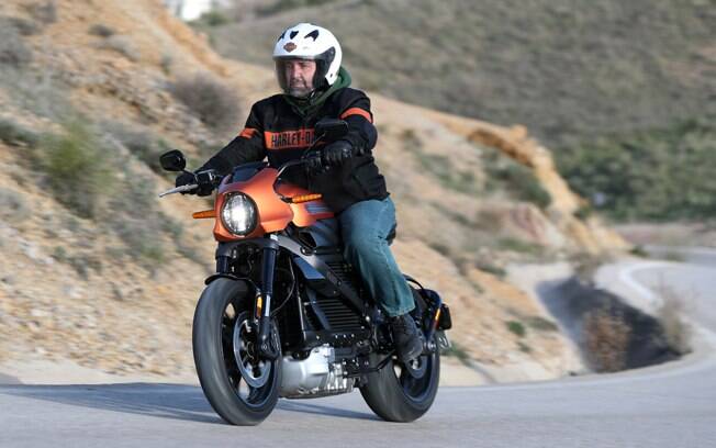 A Harley-Davidson LiveWire tem as reações de uma naked esportiva, com bom desempenho entre as principais características