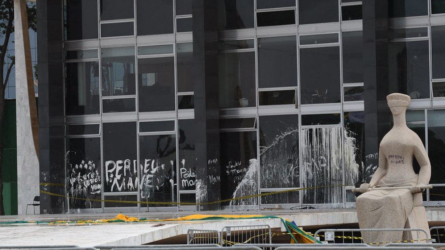 Estragos causados por vandalismo no Edifício-sede do STF