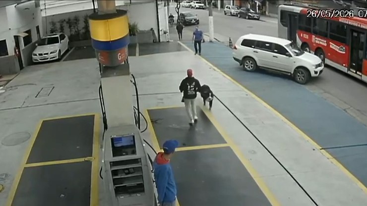 Adestrador é agredido por falso PM após recolher cocô de cão