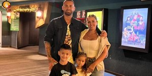 Jogador busca por família desaparecida em terremoto na Venezuela