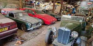 Mais de 200 carros clássicos esquecidos são achados em celeiros