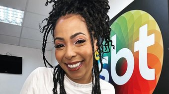 Juliana Oliveira relembra racismo que sofreu de diretor de emissora