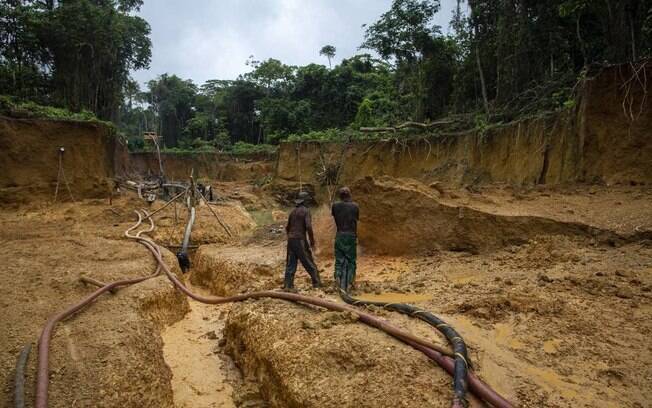 Garimpo ilegal de ouro na reserva dos Yanomami, na Amazônia